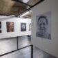 Pengunjung menikmati instalasi seni digital interaktif yang mengadaptasi kisah legenda Nusantara dalam sebuah pameran kebudayaan modern di Jakarta.