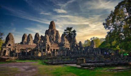 Menjelajah Mitos Nusantara: Saat Cerita Rakyat Menjadi Peta Kebudayaan dan Wisata