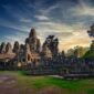 Kemegahan Candi Prambanan di Yogyakarta yang menjadi latar abadi legenda Roro Jonggrang, melambangkan perpaduan arsitektur kuno dan warisan tutur Nusantara.