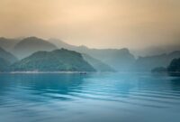 Pemandangan Danau Toba dari tebing Sumatra Utara menyimpan lanskap vulkanik spektakuler yang berkelindan erat dengan dongeng rakyat masyarakat setempat.
