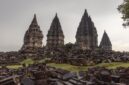 Kemegahan Candi Prambanan di Yogyakarta yang menyimpan kisah legenda Roro Jonggrang serta menjadi bukti keahlian arsitektur batu masyarakat masa lampau.