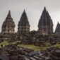 Kemegahan Candi Prambanan di Yogyakarta yang menyimpan kisah legenda Roro Jonggrang serta menjadi bukti keahlian arsitektur batu masyarakat masa lampau.