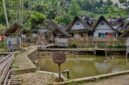 Deretan leuit atau lumbung padi tradisional bambu berdiri kokoh di Kasepuhan Ciptagelar sebagai penyimpan cadangan pangan warga yang tahan hingga puluhan tahun.